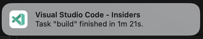 「Task "build" completed in 1 minute 21 seconds」というタスク完了メッセージを示す OS 通知のスクリーンショット。
